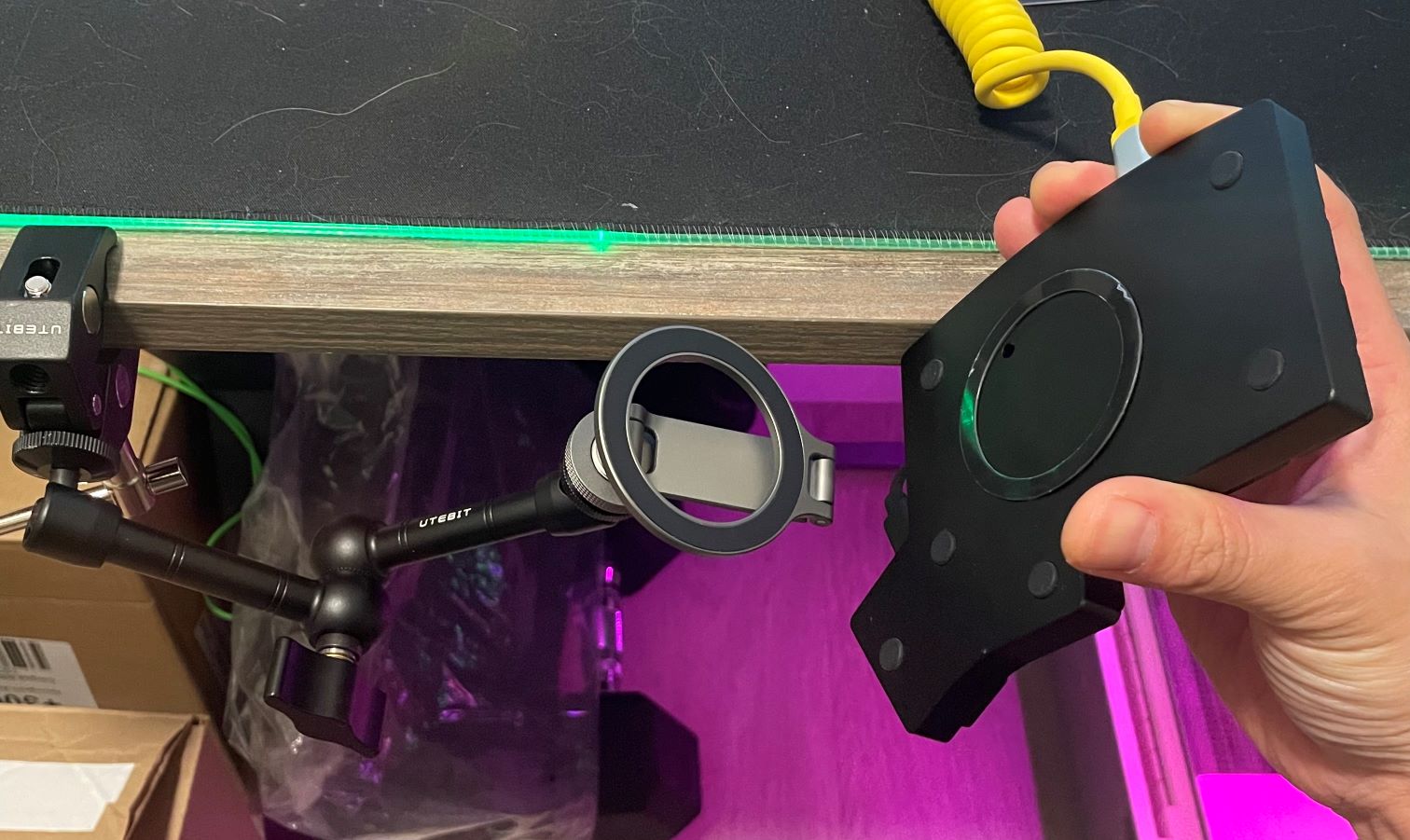 connecting the keyboard to the phone holder and to the magic arm